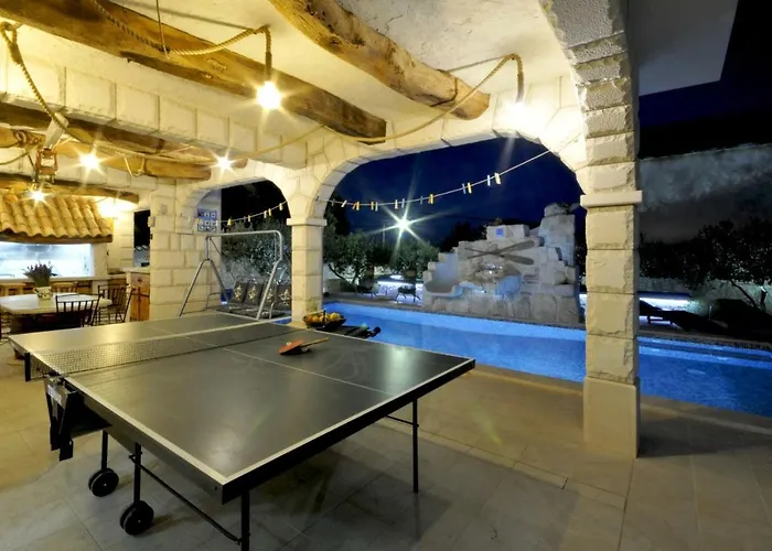 Luxury With Pool, Jacuzzi, Sauna And Gym * Τρογκίρ