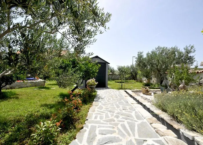 Luxury With Pool, Jacuzzi, Sauna And Gym Τρογκίρ