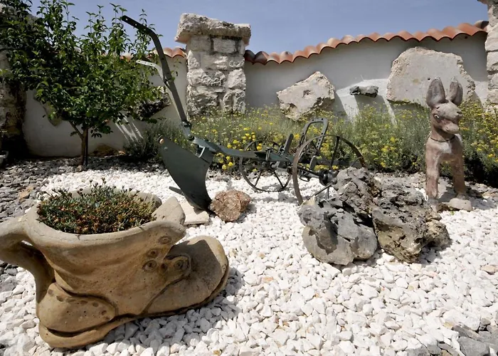 Luxury With Pool, Jacuzzi, Sauna And Gym Βίλα Τρογκίρ