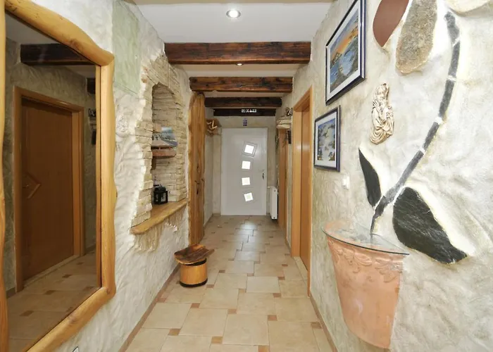 Luxury With Pool, Jacuzzi, Sauna And Gym Τρογκίρ