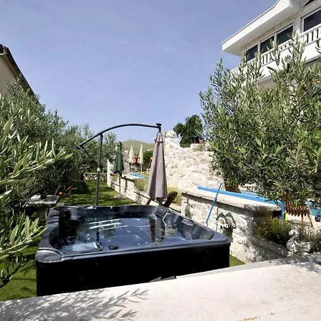 Luxury With Pool, Jacuzzi, Sauna And Gym * Trogir