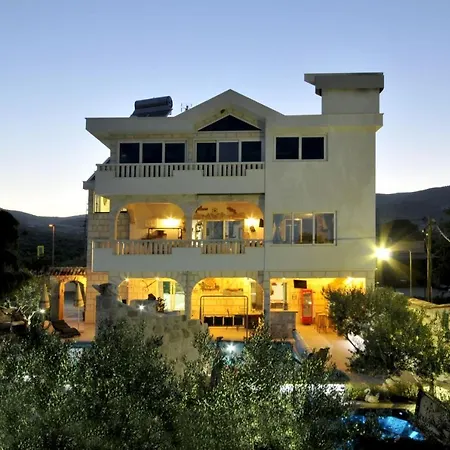 Luxury With Pool, Jacuzzi, Sauna And Gym Villa