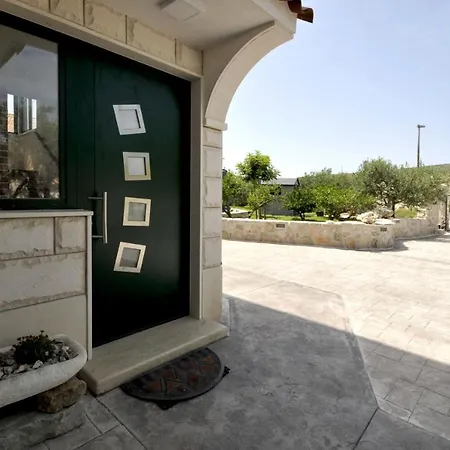 Luxury With Pool, Jacuzzi, Sauna And Gym Trogir