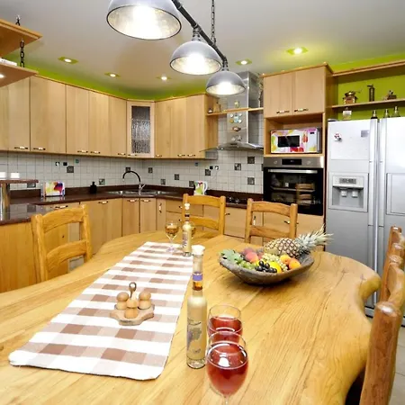 Luxury With Pool, Jacuzzi, Sauna And Gym *