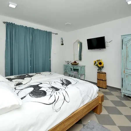 Luxury With Pool, Jacuzzi, Sauna And Gym