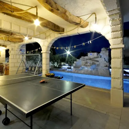 Luxury With Pool, Jacuzzi, Sauna And Gym * Trogir