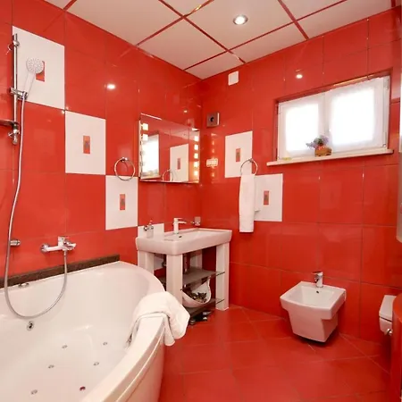 Luxury With Pool, Jacuzzi, Sauna And Gym