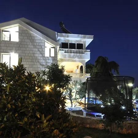 Luxury With Pool, Jacuzzi, Sauna And Gym فيلة تروغير