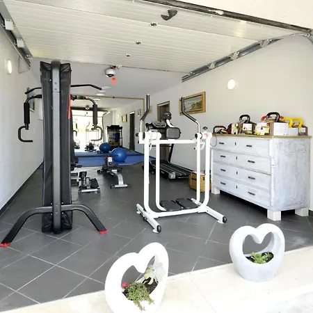 Luxury With Pool, Jacuzzi, Sauna And Gym Villa