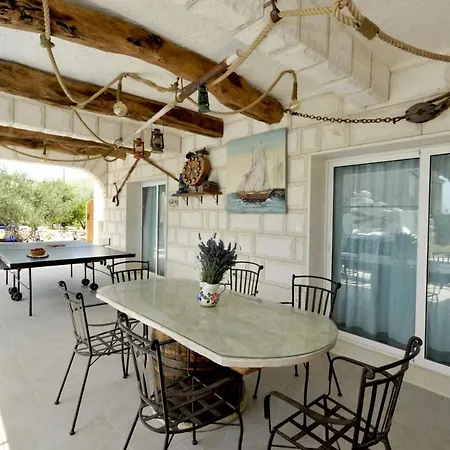 Luxury With Pool, Jacuzzi, Sauna And Gym *