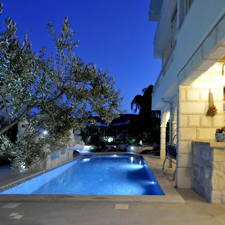 Vila Luxury With Pool, Jacuzzi, Sauna And Gym *