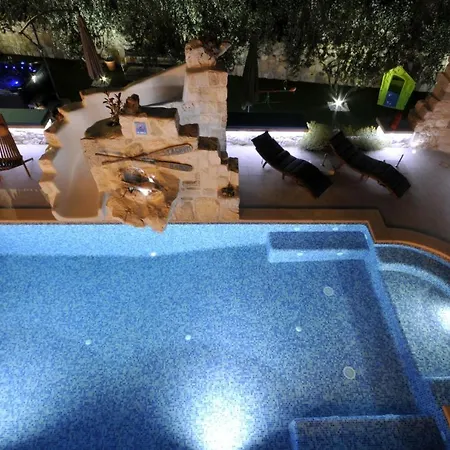 ヴィラ Luxury With Pool, Jacuzzi, Sauna And Gym トロギール