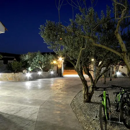 Luxury With Pool, Jacuzzi, Sauna And Gym Trogir