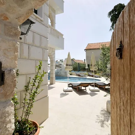 Luxury With Pool, Jacuzzi, Sauna And Gym * Trogir