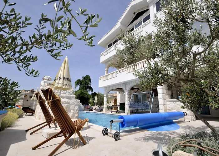 Luxury With Pool, Jacuzzi, Sauna&gym *