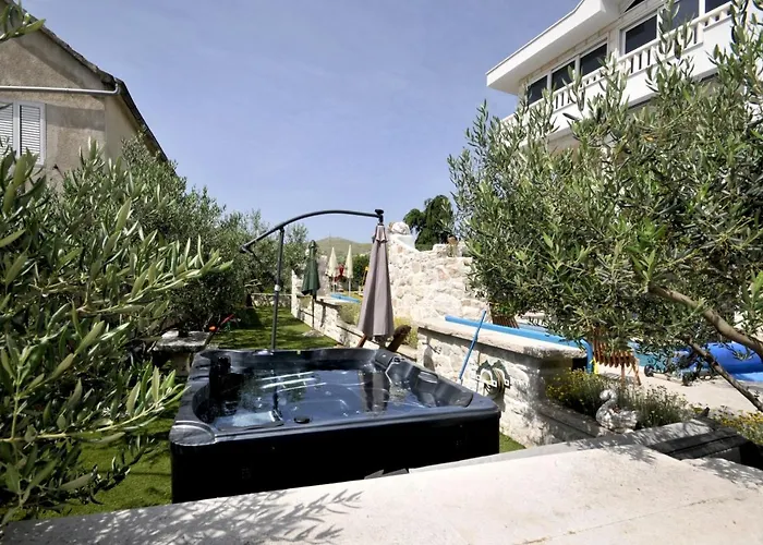 Luxury With Pool, Jacuzzi, Sauna And Gym * Trogir