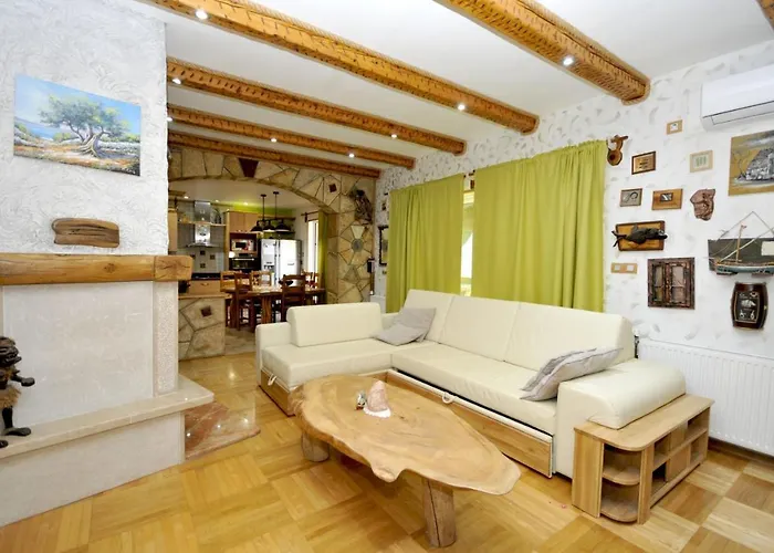 Luxury With Pool, Jacuzzi, Sauna And Gym Villa