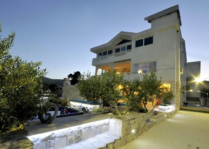 Luxury With Pool, Jacuzzi, Sauna And Gym Villa