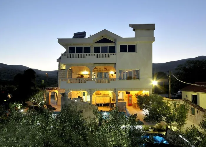 Luxury With Pool, Jacuzzi, Sauna And Gym Villa