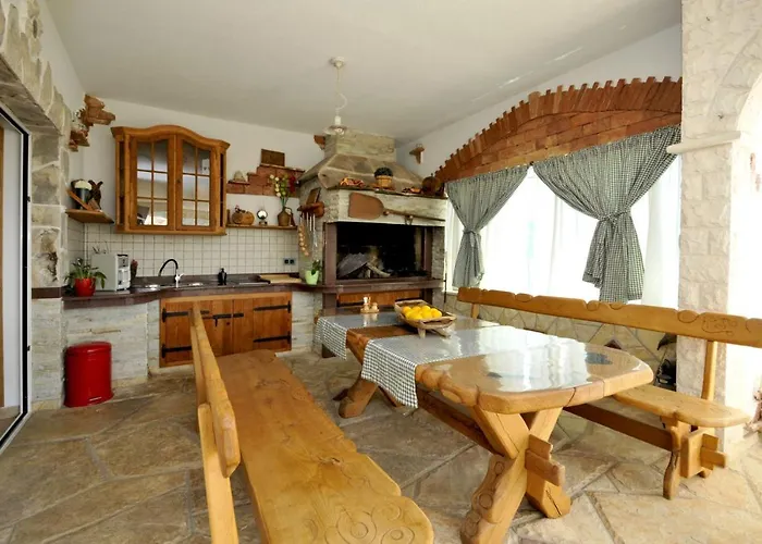 Luxury With Pool, Jacuzzi, Sauna And Gym