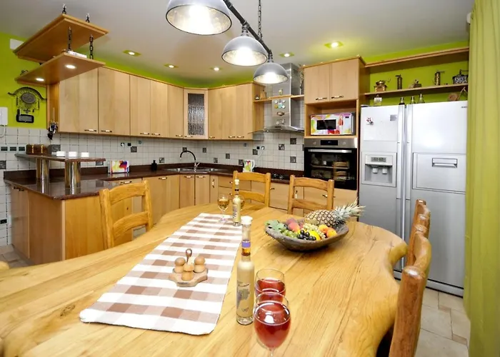 Luxury With Pool, Jacuzzi, Sauna And Gym *