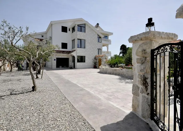 Villa Luxury With Pool, Jacuzzi, Sauna And Gym Trogir