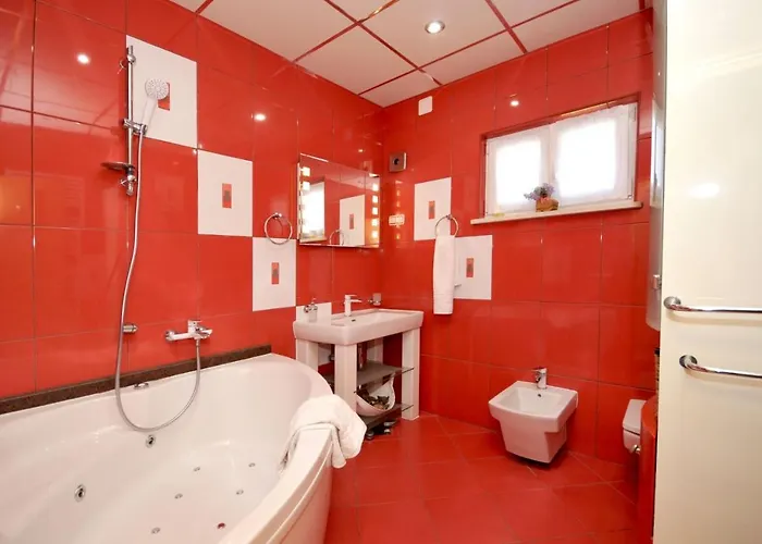 Luxury With Pool, Jacuzzi, Sauna And Gym