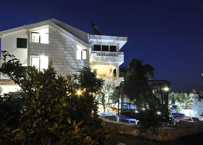 Luxury With Pool, Jacuzzi, Sauna&gym Villa Traù