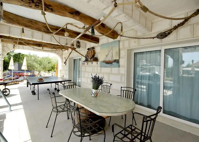 Luxury With Pool, Jacuzzi, Sauna And Gym *