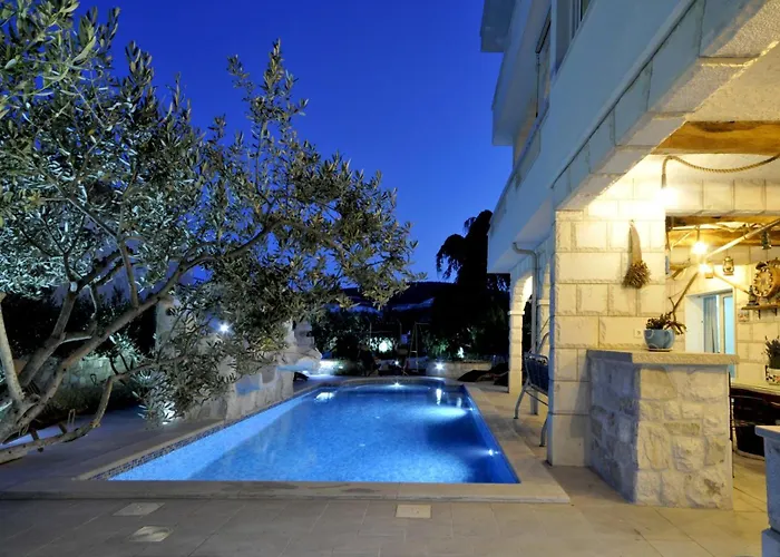 Villa Luxury With Pool, Jacuzzi, Sauna And Gym *