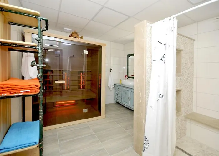 Luxury With Pool, Jacuzzi, Sauna&gym Traù