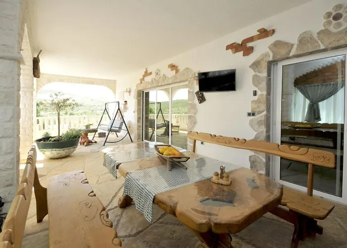 Luxury With Pool, Jacuzzi, Sauna&gym Traù