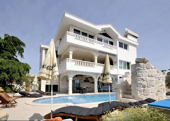 Luxury With Pool, Jacuzzi, Sauna&gym