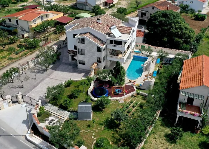 Luxury With Pool, Jacuzzi, Sauna&gym *