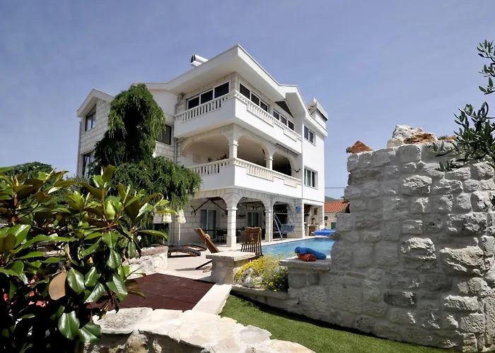 Luxury With Pool, Jacuzzi, Sauna&gym *