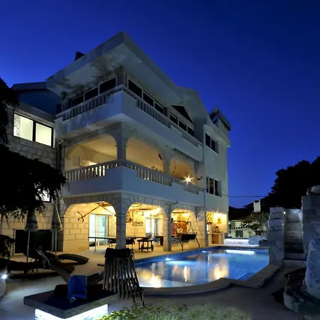 Вилла Luxury With Pool, Jacuzzi, Sauna And Gym Трогир